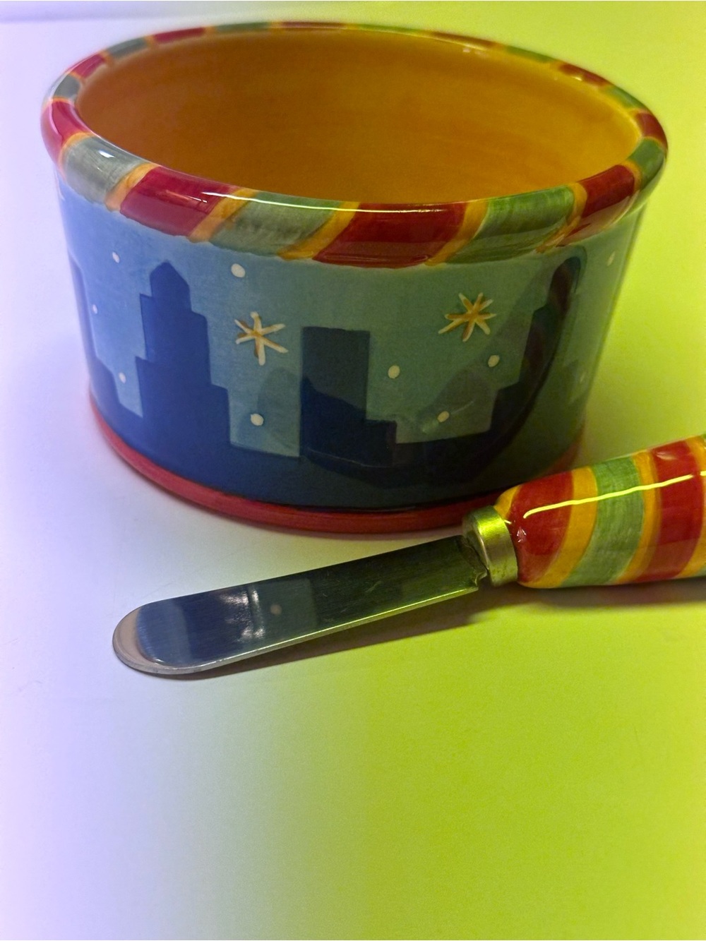 Sango 2-piece Christmas in the City Ceramic Dip/Mix set with spreading knife - Picture 6 of 8